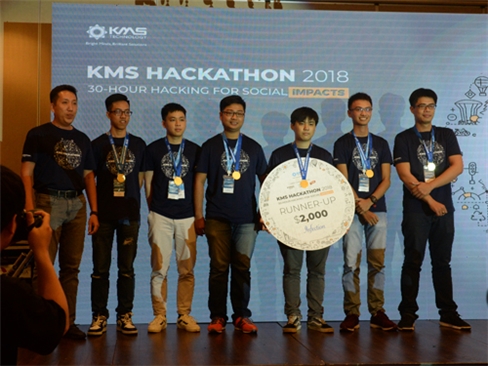 Nhóm Infection nhận giải Nhì tại KMS Hackathon 2018. Ảnh: KMS