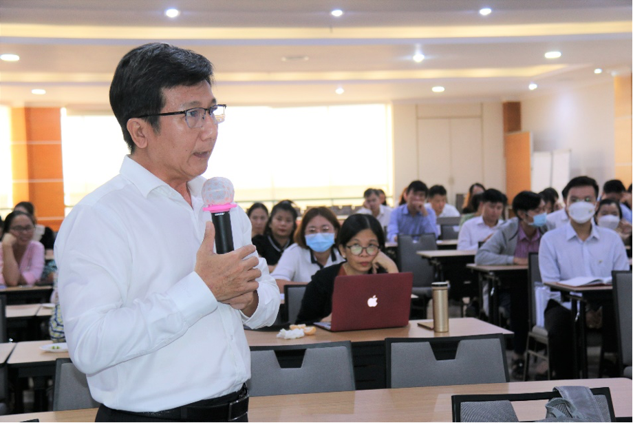 ThS Lâm Tường Thoại - Trưởng ban Thi đua Khen thưởng ĐHQG-HCM phát biểu.