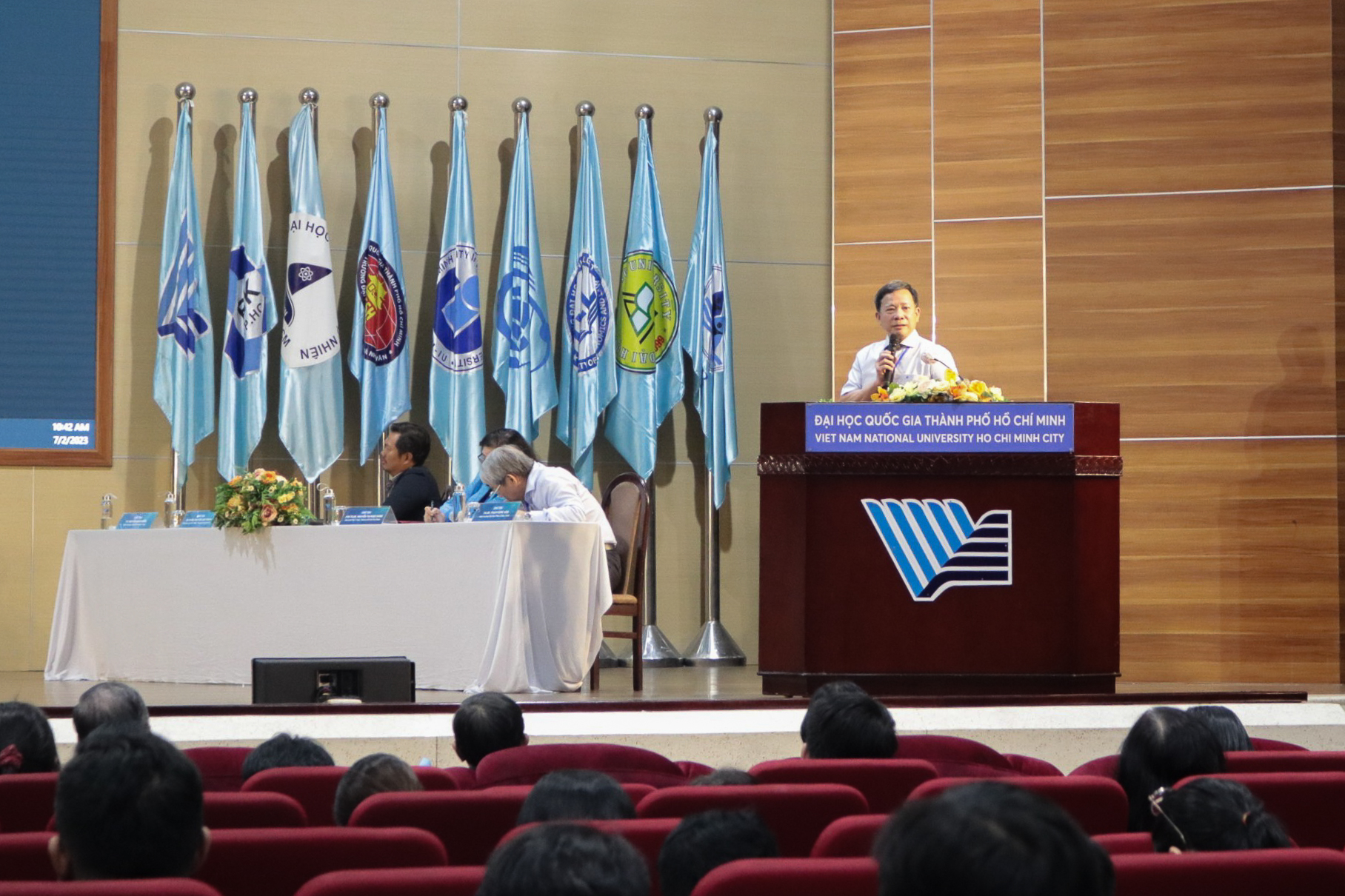 GS Nguyễn Sào Trung - Phó Chủ tịch Hội Y học TP.HCM - thảo luận về lợi ích của y học hệ trong tầm soát, phát hiện, chẩn đoán sớm bệnh tật.