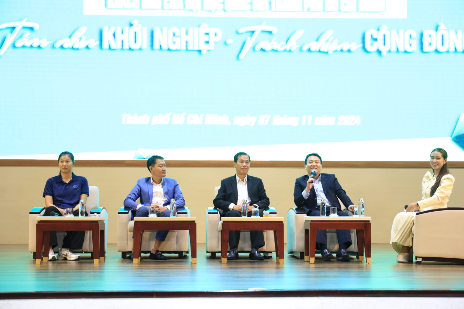 Diễn giả khách mời của chuỗi talkshow là các nhà giáo, nhà khoa học nổi tiếng, doanh nhân, diễn giả thành đạt và các nghệ sĩ nổi tiếng, uy tín.