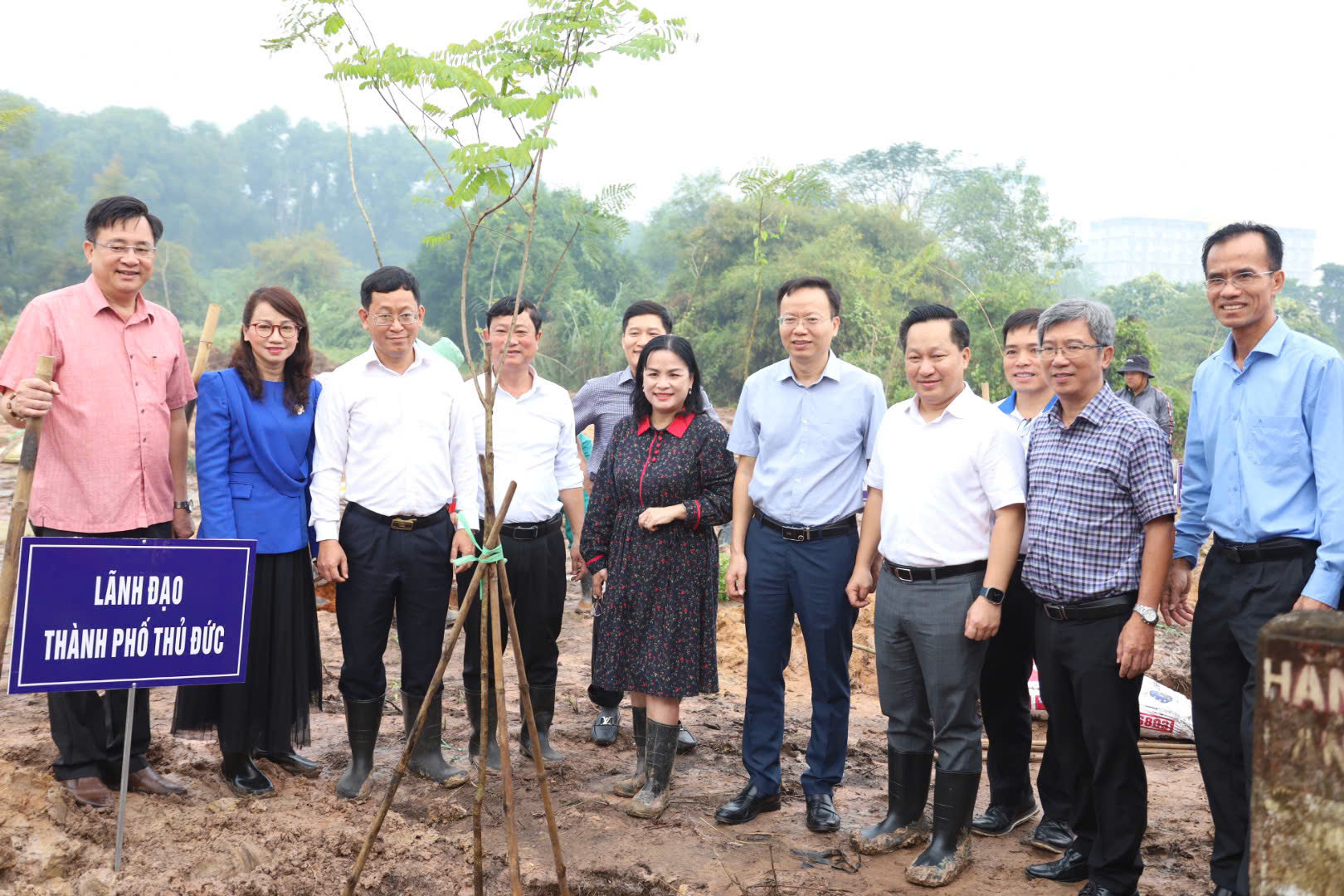 Chương trình trồng cây xanh với mục tiêu truyền tải thông điệp bảo vệ môi trường, góp phần phát triển khu đô thị ĐHQG-HCM.