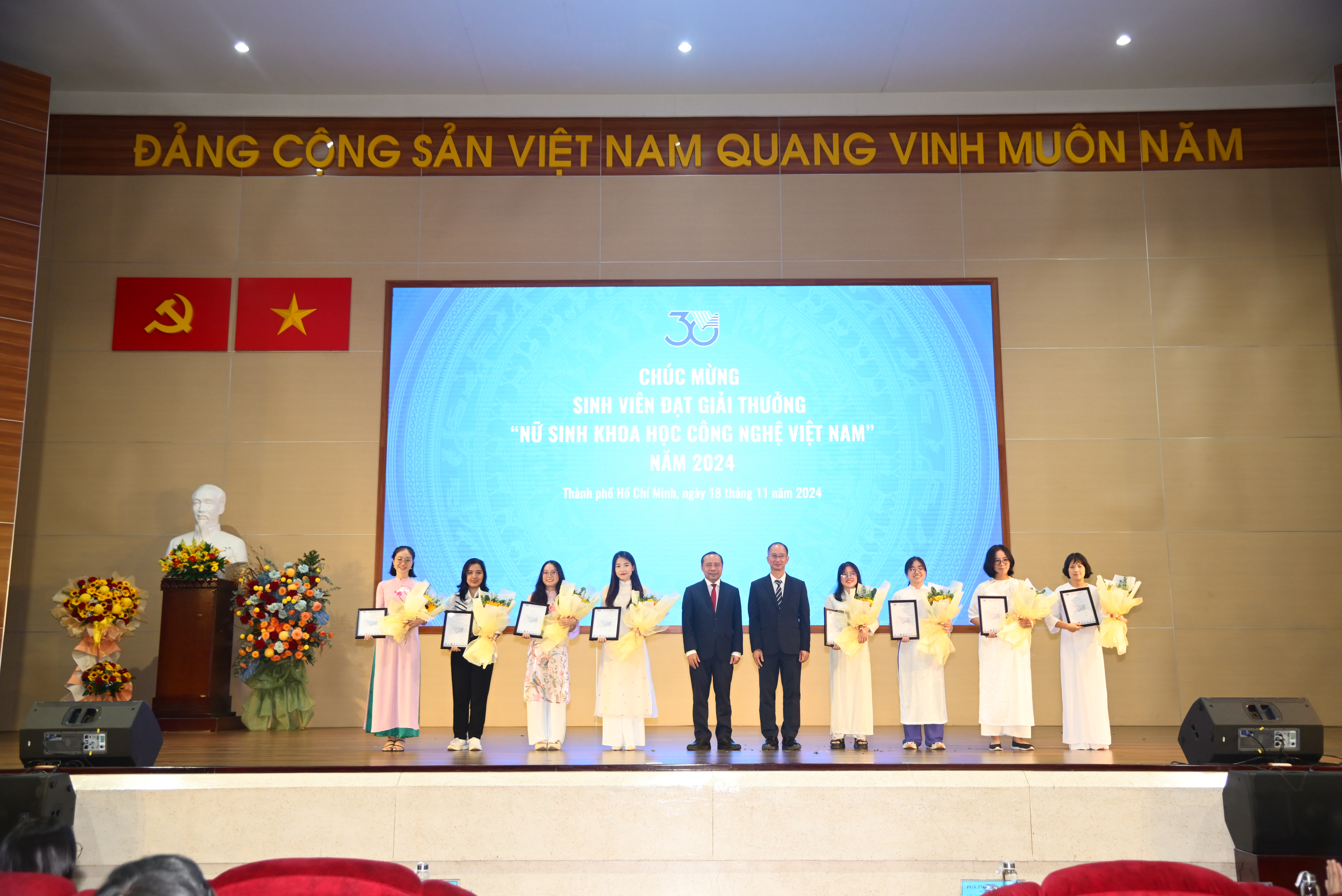 Trong danh sách 20 cá nhân đạt Giải thưởng Nữ sinh Khoa học công nghệ Việt Nam năm 2024, 1 nữ sinh đến từ 6 trường thành viên ĐHQG-HCM vinh dự nhận được giải thưởng này.