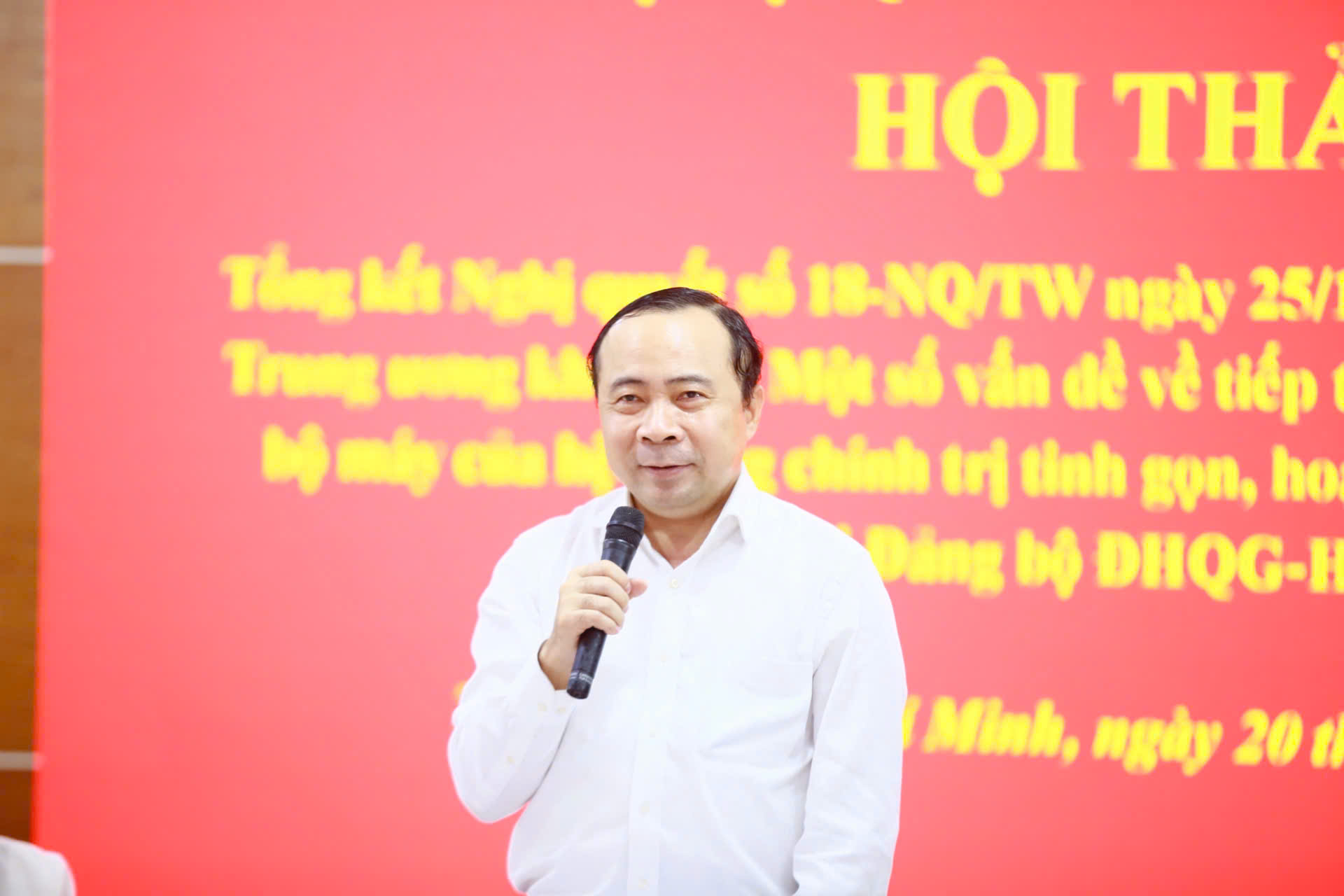 PGS.TS Vũ Hải Quân – Bí thư Đảng ủy, Giám đốc ĐHQG-HCM cho biết ĐHQG-HCM đã quán triệt, triển khai quyết liệt việc thực hiện nghị quyết và đạt được nhiều kết quả tích cực. 