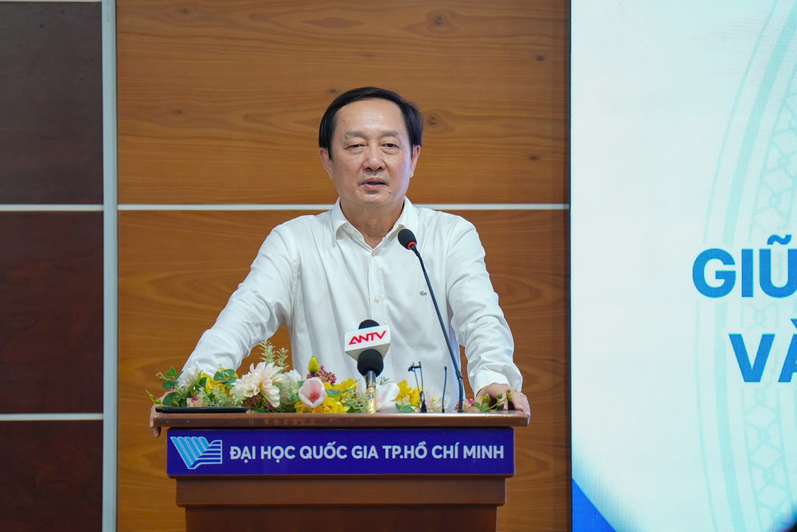 PGS.TS Huỳnh Thành Đạt - Phó Trưởng Ban Tuyên giáo và Dân vận Trung ương, đánh giá cao vai trò của ĐHQG-HCM với tư cách là trung tâm hội tụ văn hoá, tri thức của đất nước, đóng góp quan trọng vào các nhiệm vụ chiến lược quốc gia, nhất là trong chuyển đổi số và đổi mới sáng tạo.