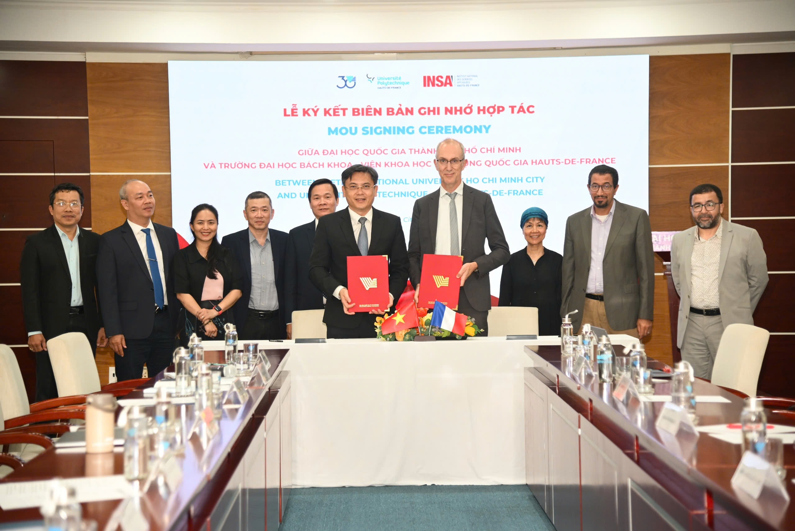 Thỏa thuận hợp tác giữa ĐHQG-HCM, Trường ĐH Bách khoa Hauts-de-France và Viện Khoa học Ứng dụng Quốc gia Hauts-de-France là minh chứng cho tinh thần thiện chí và cam kết cùng phát triển trong các lĩnh vực nghiên cứu, giáo dục và đào tạo.