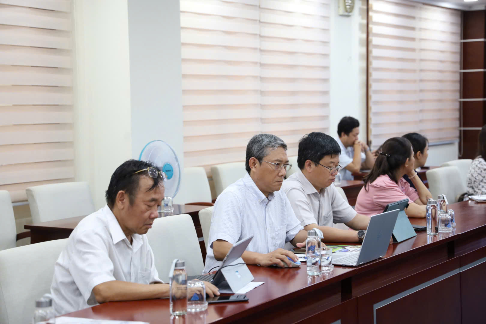 Toạ đàm thu hút được nhiều sự quan tâm, đóng góp ý kiến của các chuyên gia, nhà khoa học.
