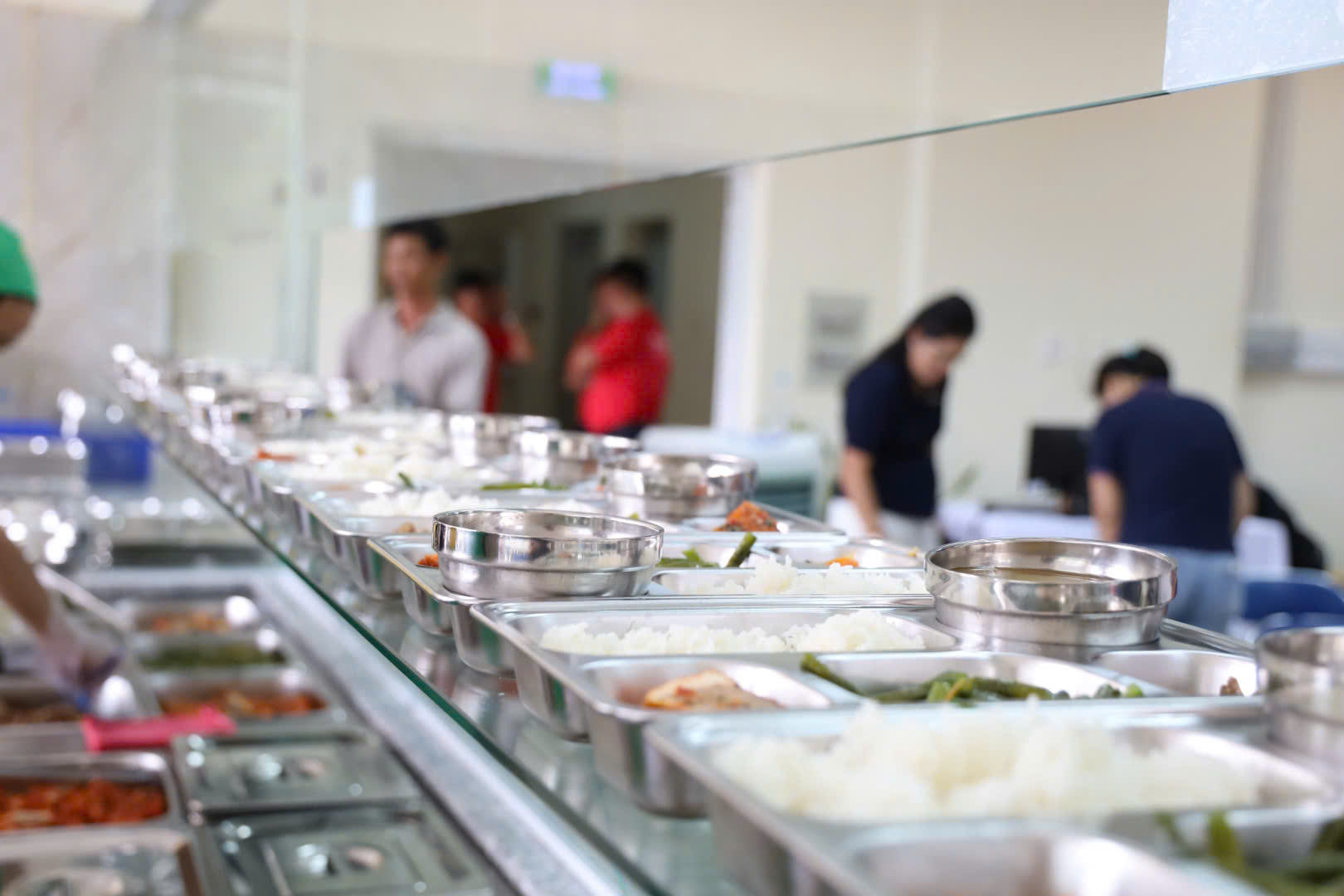 ĐHQG-HCM đã triển khai nhiều giải pháp, sáng kiến thiết thực nhằm hỗ trợ sinh viên, trong đó “Bếp ăn chia sẻ sinh viên”.