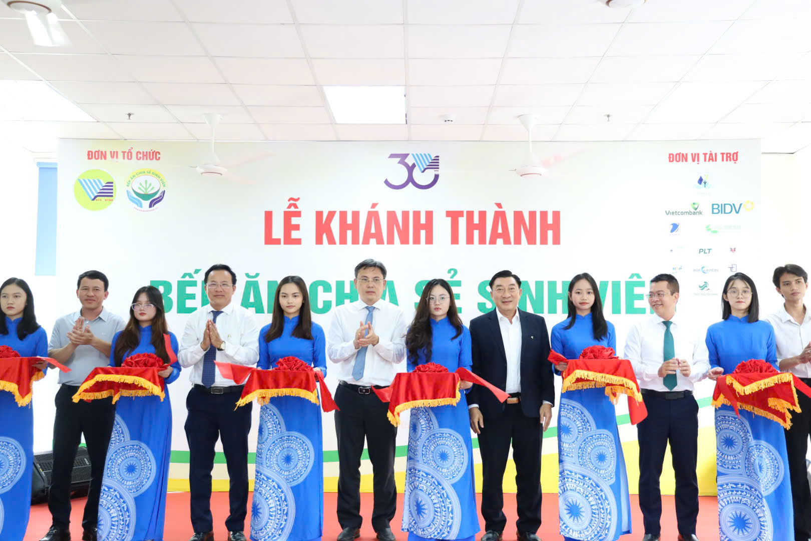 Trung tâm Quản lý Ký túc xá và Khu đô thị ĐHQG-HCM đã tổ chức Lễ khánh thành “Bếp ăn chia sẻ sinh viên”