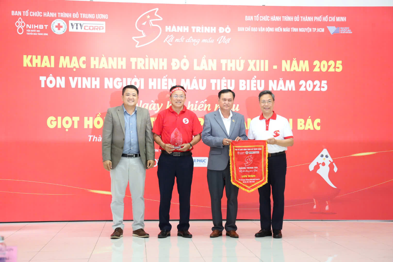Hành trình Đỏ là chiến dịch hiến máu tình nguyện quy mô toàn quốc do Viện Huyết học – Truyền máu Trung ương chủ trì.