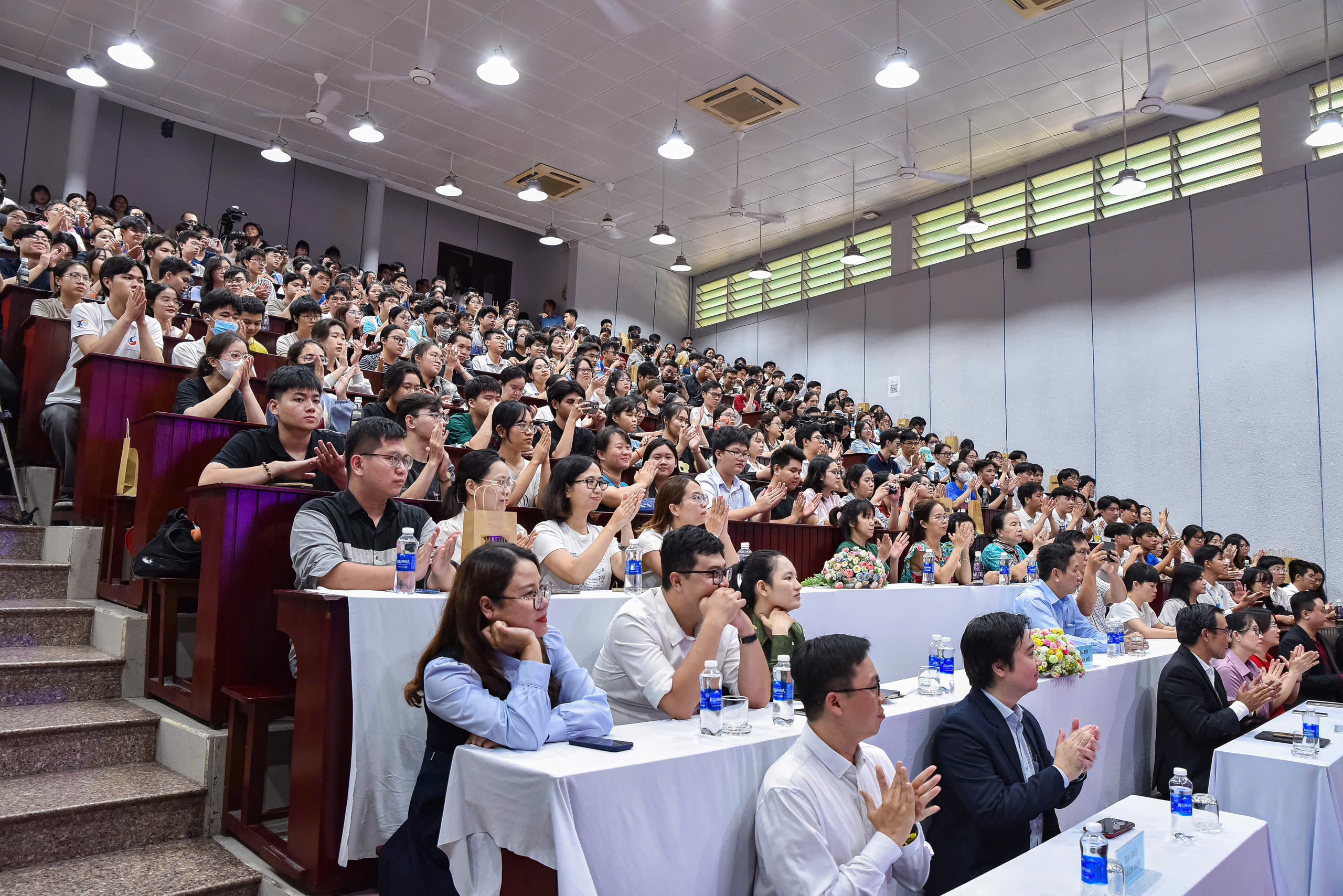 Chương trình thu hút hơn 400 học sinh, sinh viên tham dự và nhiều lượt theo dõi thông qua các kênh trực tuyến.