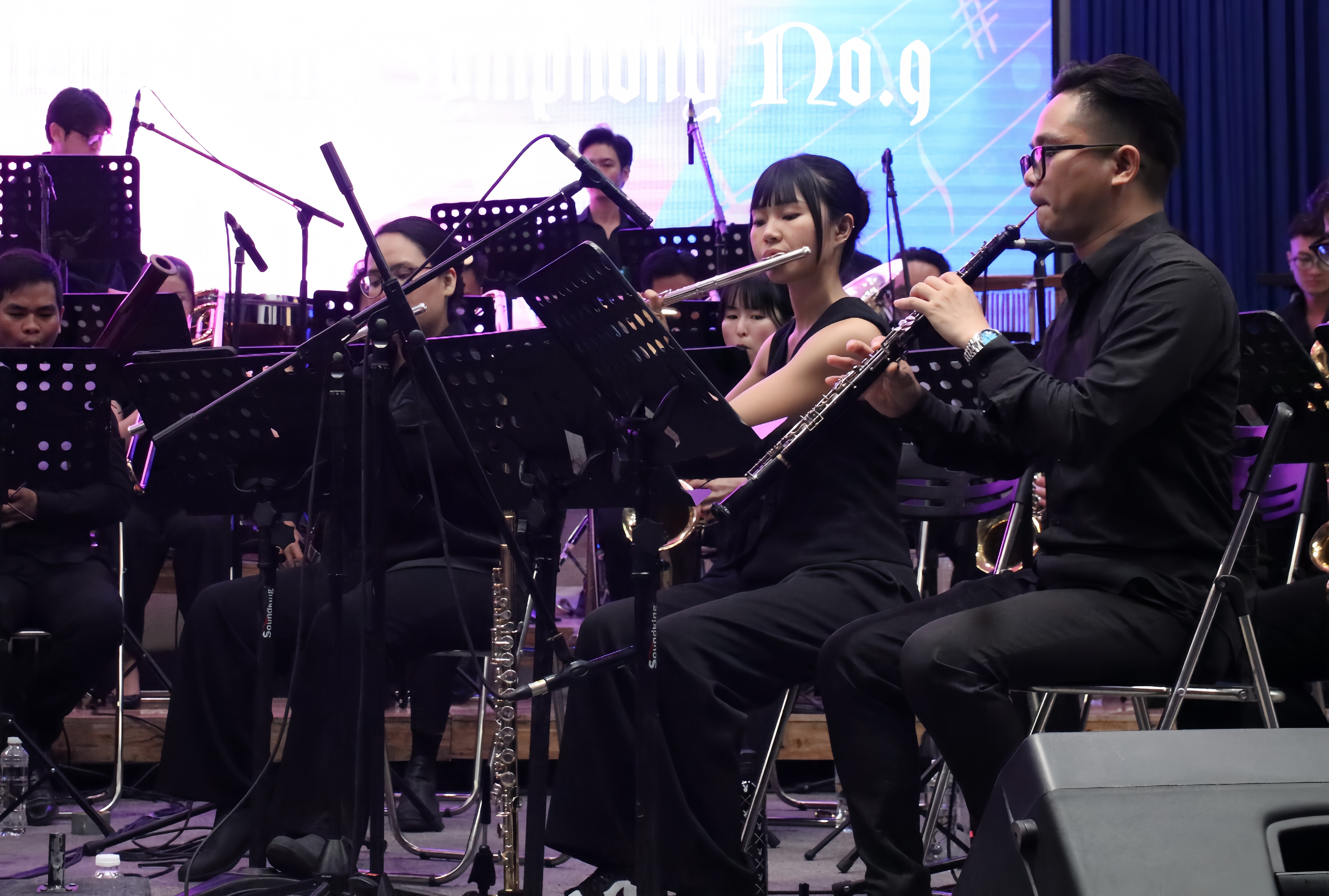 Chương trình hoà nhạc thu hút sự quan tâm của đông đảo học sinh, sinh viên trong và ngoài hệ thống ĐHQG-HCM. 