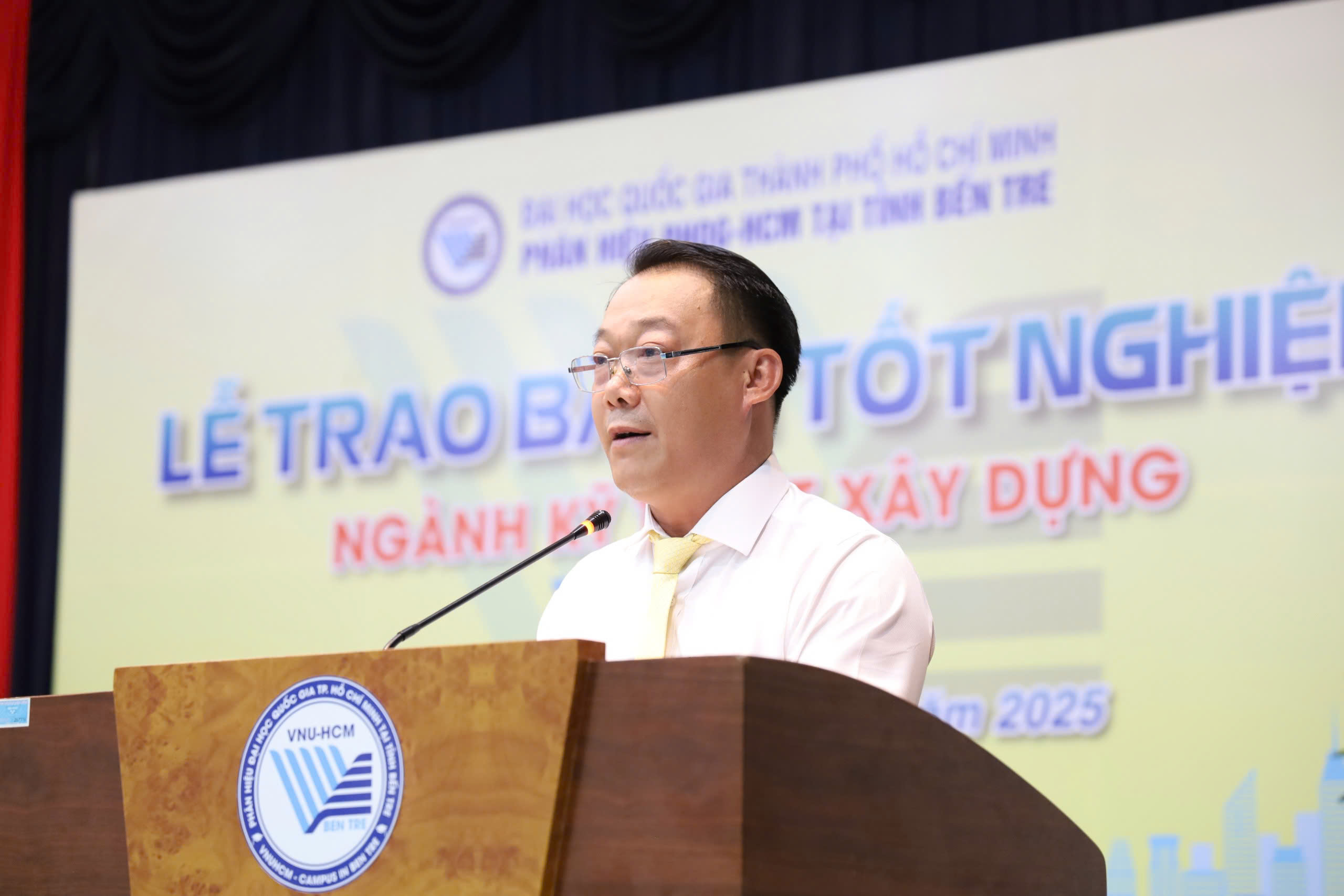 Phó Giám đốc phụ trách Phân hiệu ĐHQG-HCM đã tổng kết hành trình học tập của khóa đào tạo kỹ sư ngành Kỹ thuật xây dựng đầu tiên.