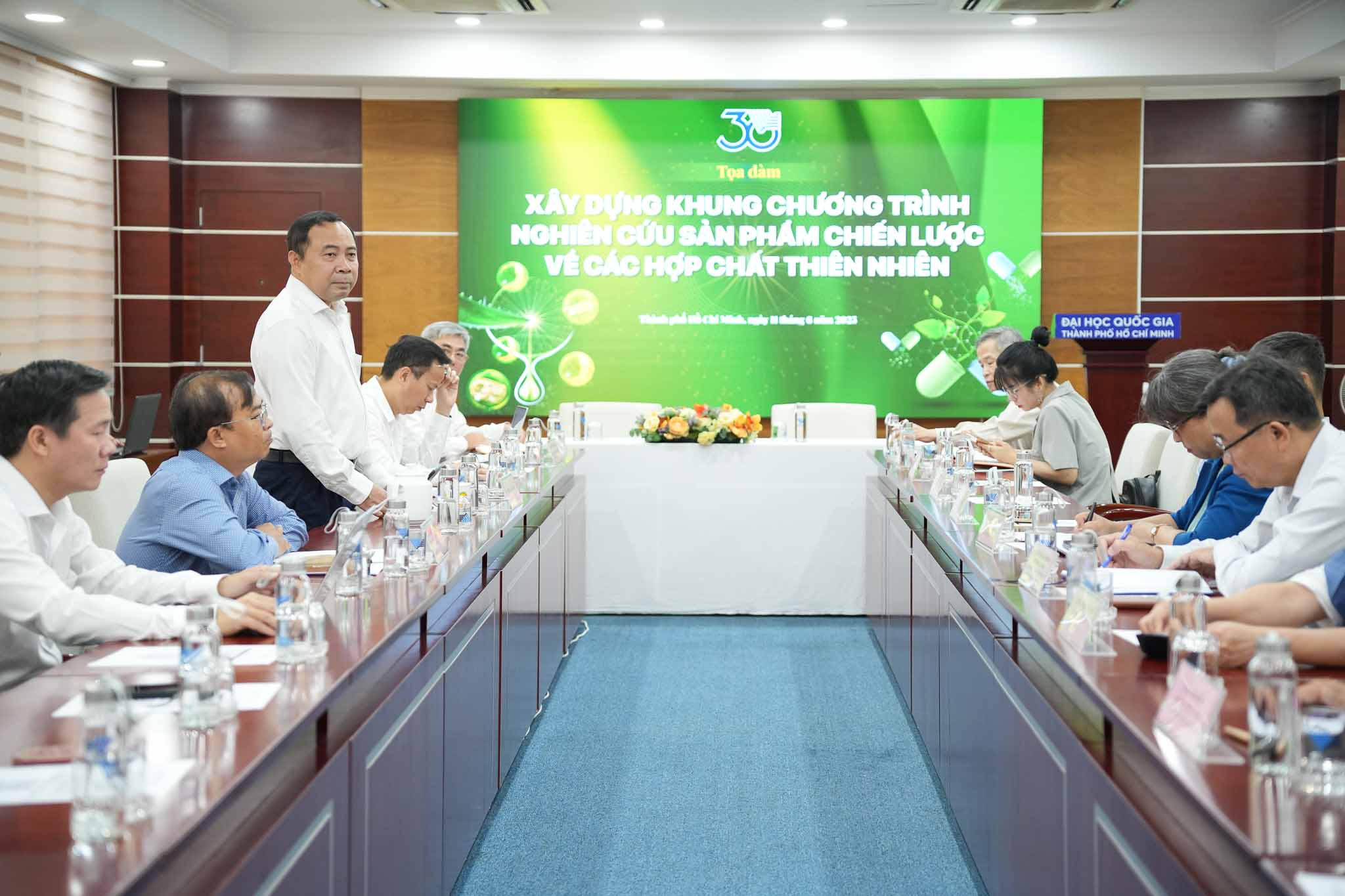 PGS.TS Vũ Hải Quân, Giám đốc ĐHQG-HCM  phát biểu tại tọa đàm. 