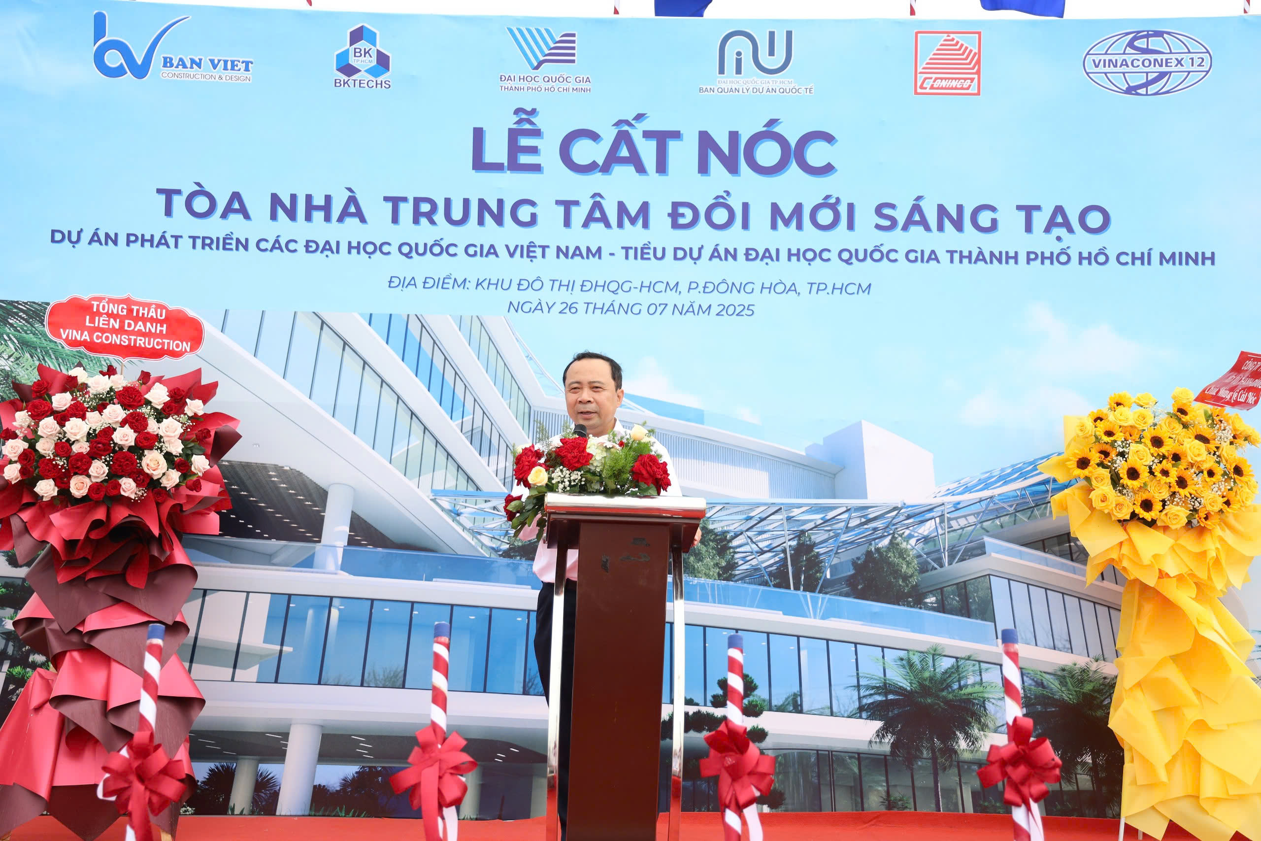 PGS.TS Vũ Hải Quân phát biểu tại buổi lễ.