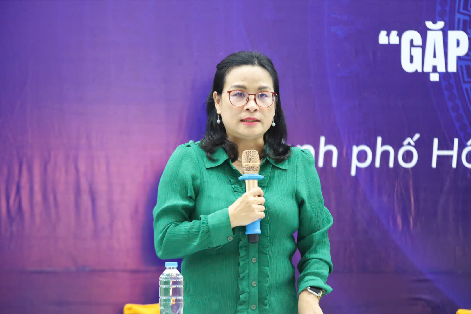 GS.TS Ngô Thị Phương Lan nhấn mạnh tầm quan trọng của việc đổi mới và nâng cao nhận thức chính trị trong đội ngũ đảng viên trẻ.