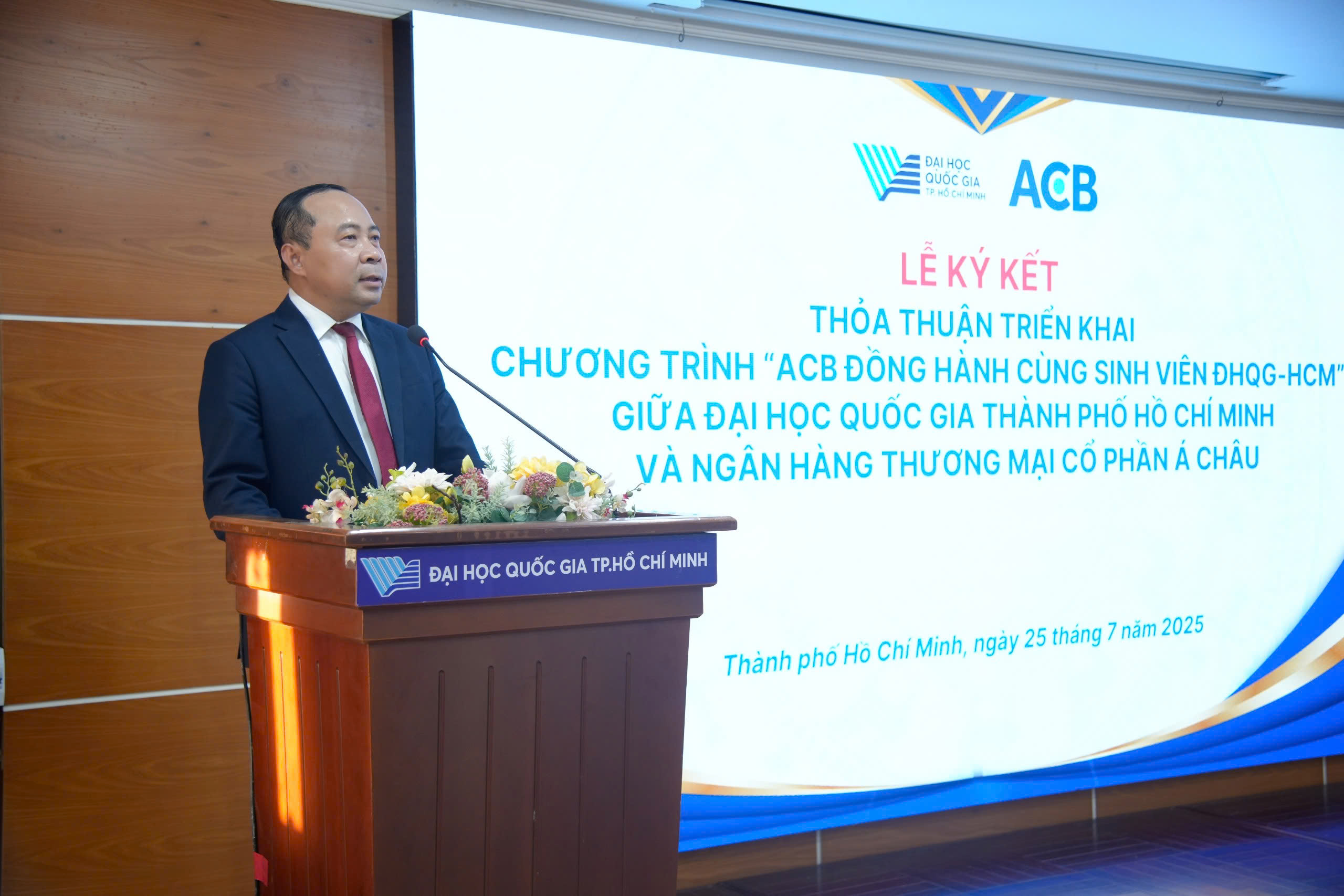 PGS.TS Vũ Hải Quân cho biết,  hợp tác với ACB là bước đột phá nhằm triển khai mô hình vay học phí đơn giản, thuận tiện, với lãi suất ưu đãi 2%. 