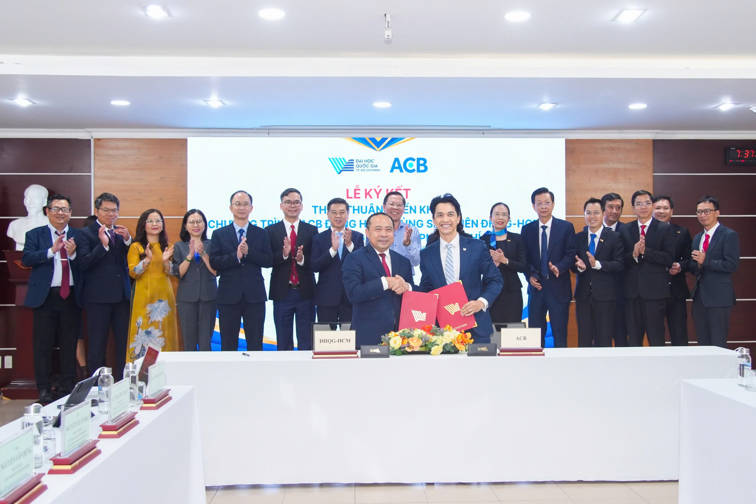 Ngân hàng ACB dành 50 tỷ đồng cho sinh viên ĐHQG-HCM vay tín chấp với lãi suất ưu đãi.