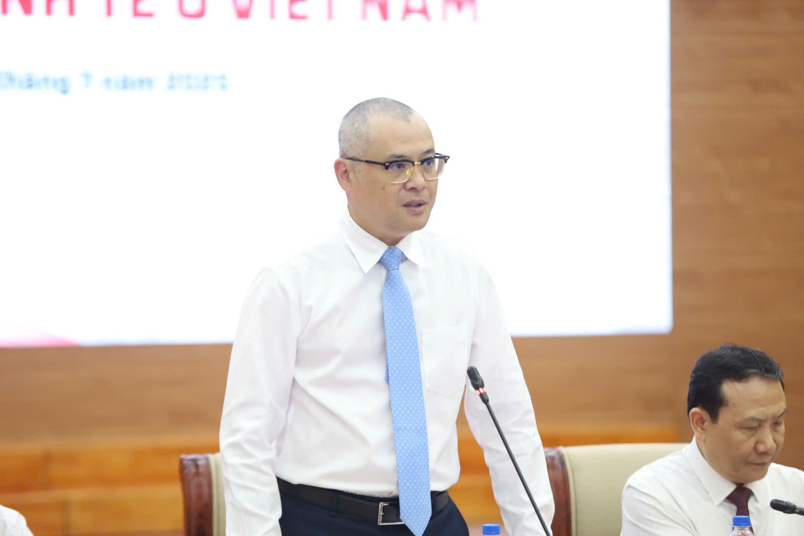 Đồng chí Phạm Đại Dương trân trọng ghi nhận các ý kiến, tham luận sâu sắc từ các chuyên gia, nhà khoa học và đại biểu tham dự.