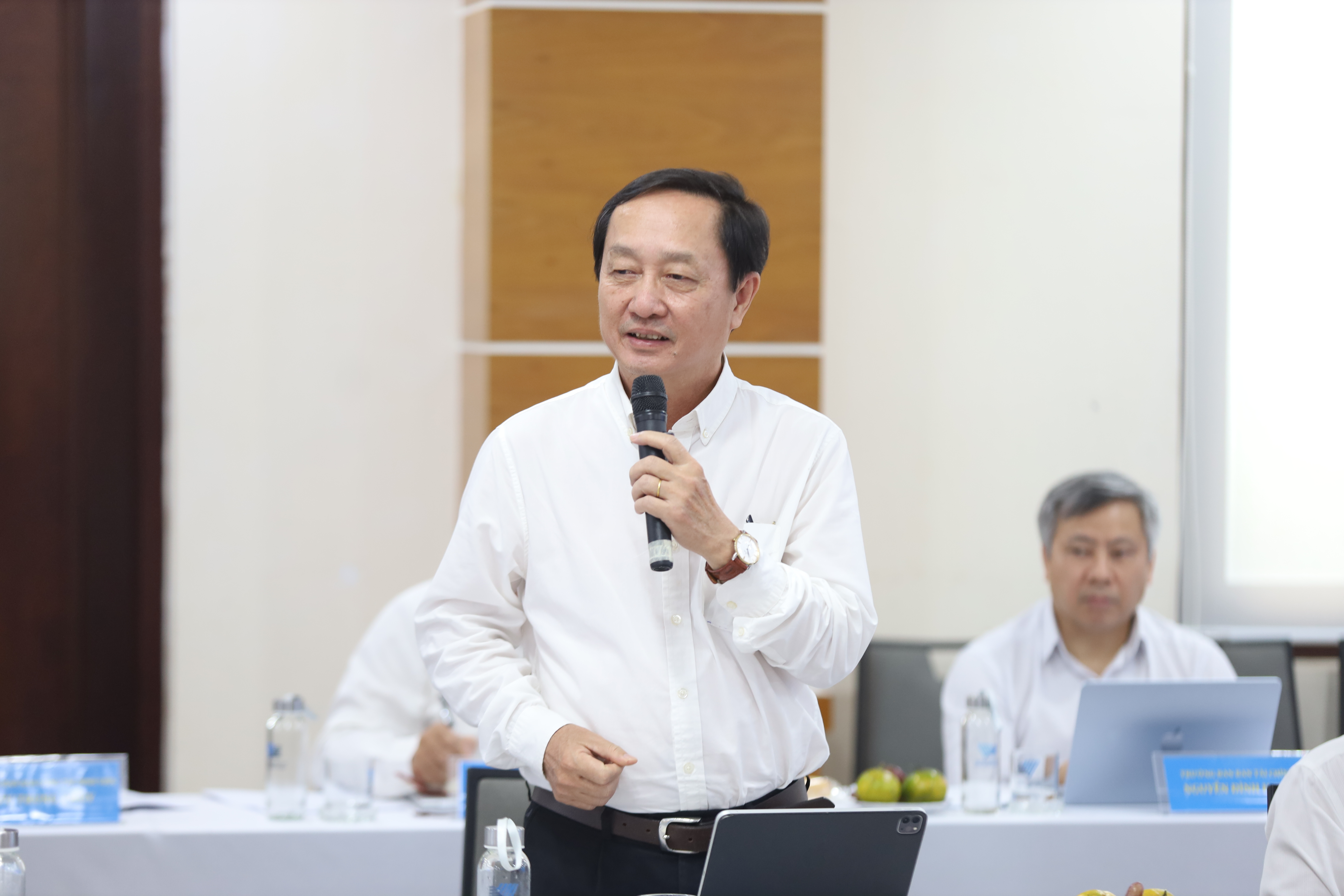 PGS.TS Huỳnh Thành Đạt đề nghị phối hợp với ĐHQG-HCM trong việc huy động đội ngũ chuyên gia tham gia truyền tải các nội dung về điện hạt nhân một cách khách quan, khoa học