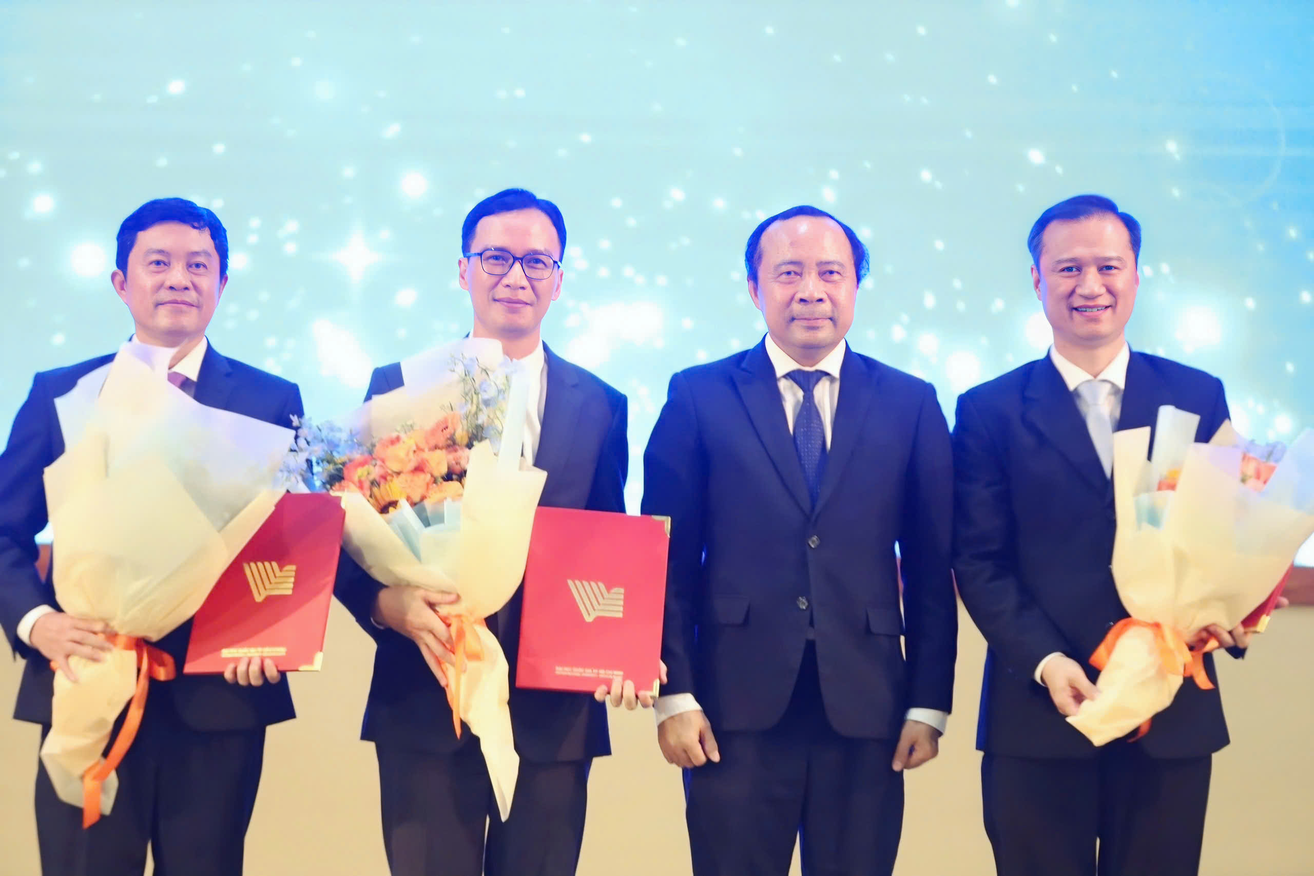 GS.TS Phan Bách Thắng được bổ nhiệm giữ chức vụ Hiệu trưởng; PGS.TS.BS Phạm Anh Vũ Thuỵ được bổ nhiệm làm Phó Hiệu trưởng; và ThS Nguyễn Hoàng Dũng giữ chức vụ Phó Hiệu trưởng.
