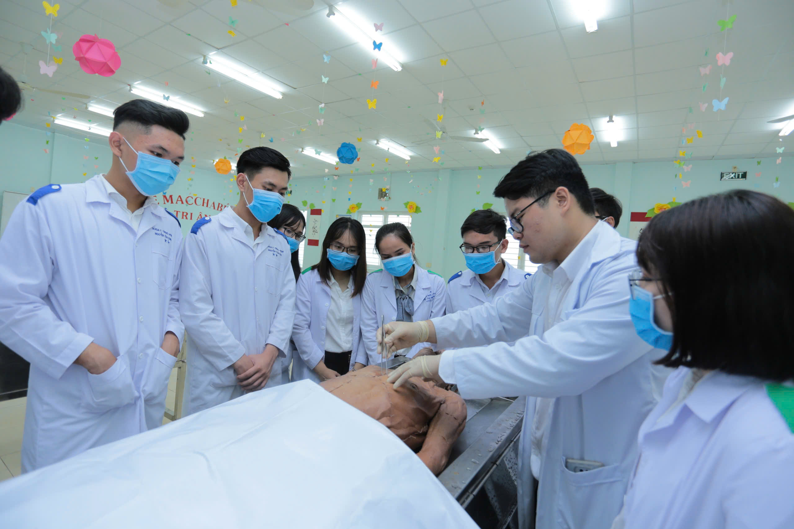 Lần đầu tiên, Trường ĐH Khoa học Sức khỏe cộng điểm khuyến khích cho các thí sinh có chứng chỉ IELTS 6.0 trở lên hoặc kết quả kỳ thi SAT từ 1.280 trở lên.