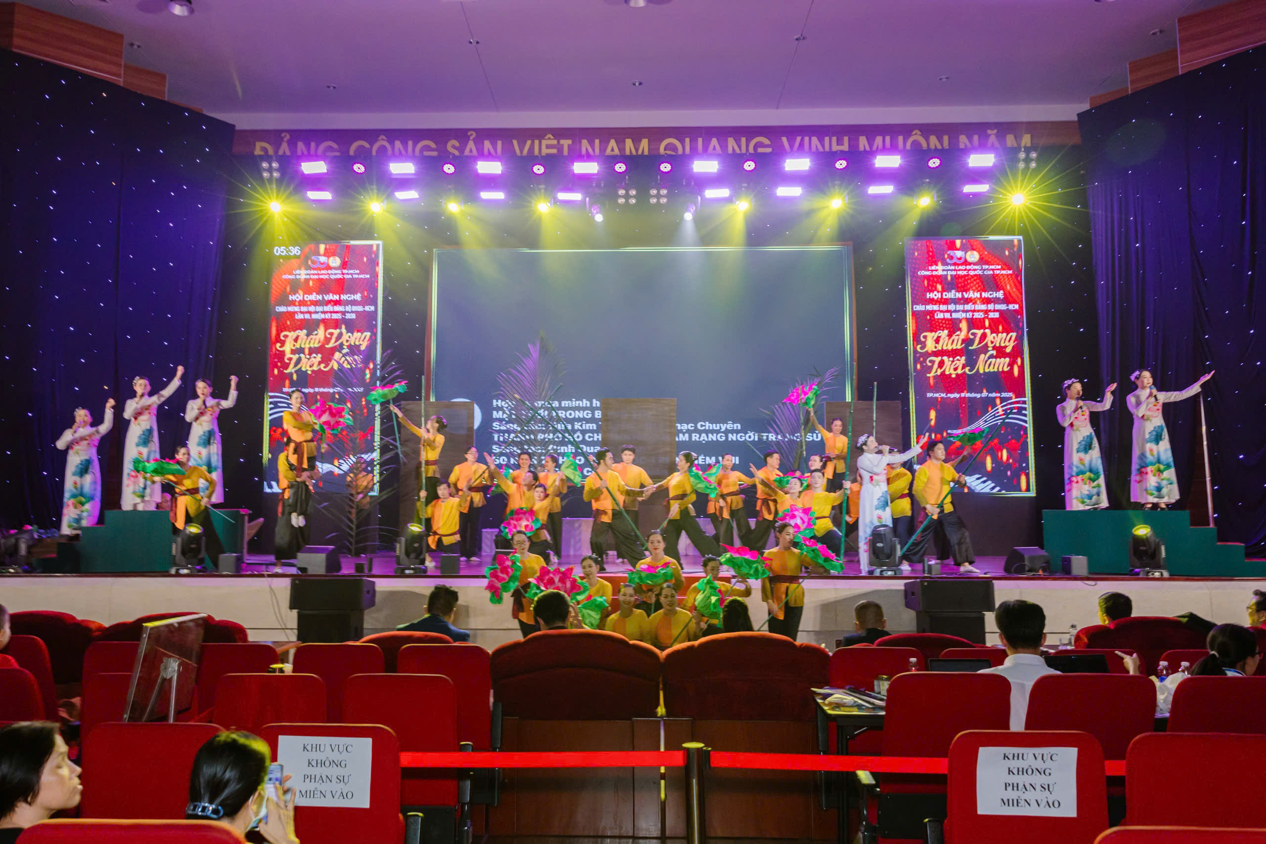 Hội diễn quy tụ gần 1.000 thí sinh đến từ 17 đội thi, đại diện cho 19 công đoàn cơ sở