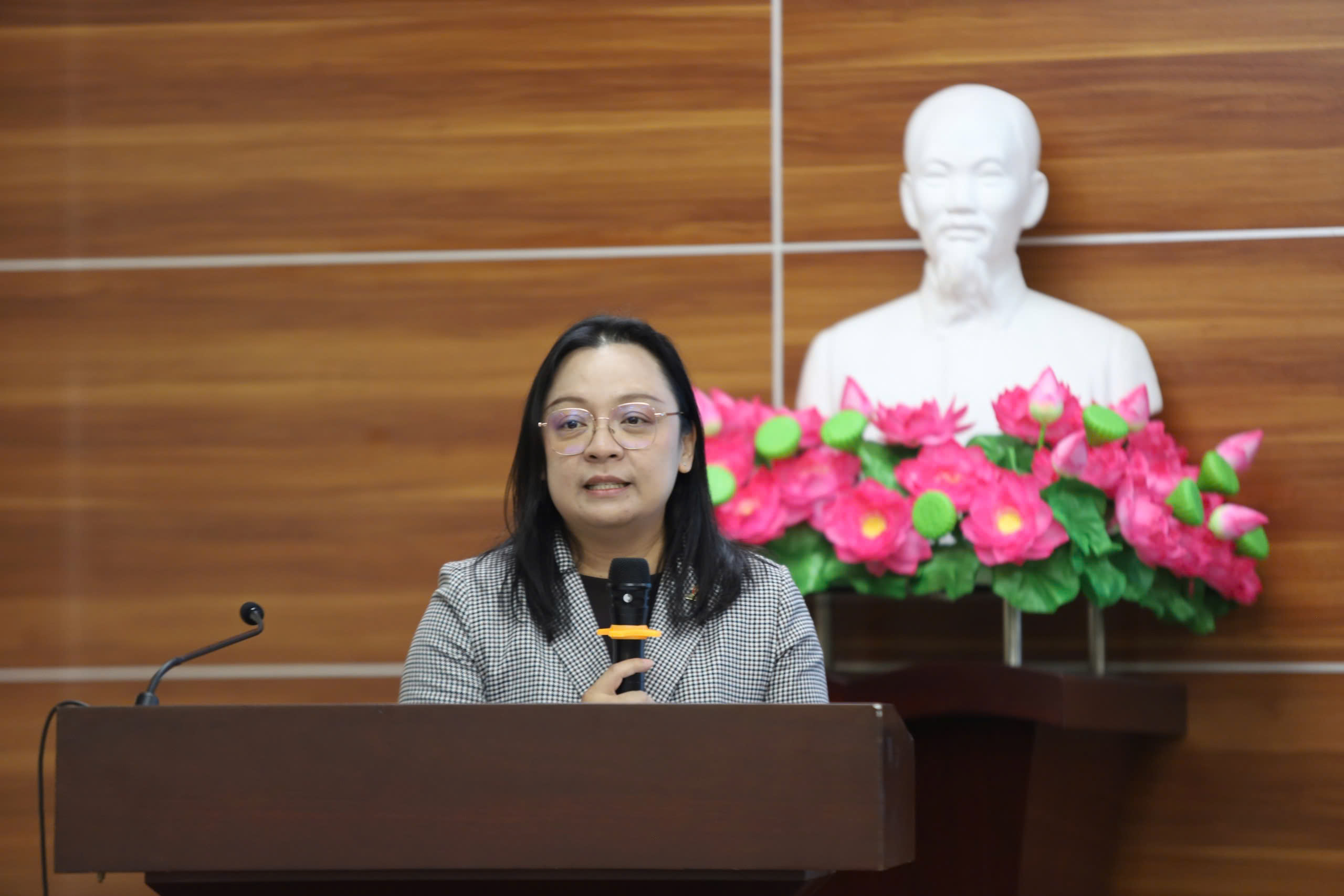 PGS.TS Thunwadee Suksaroj đánh giá cao định hướng của ĐHQG-HCM trong việc xây dựng “Khuôn viên sức khỏe”