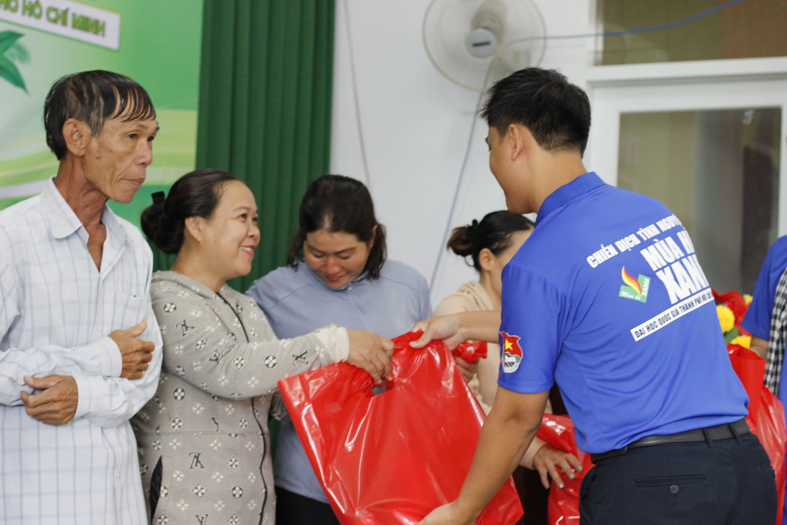 Chiến dịch tình nguyện hè ĐHQG-HCM là chương trình ý nghĩa nhằm lan toả các giá trị nhân văn đến cộng đồng.