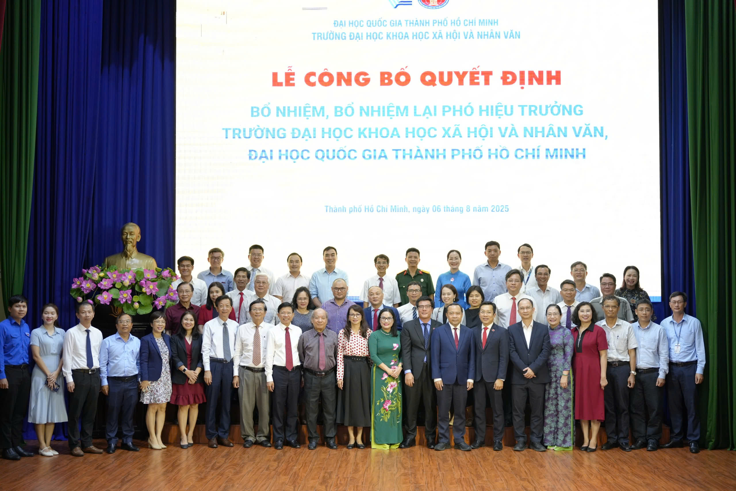 Trường ĐH Khoa học Xã hội và Nhân văn đã tổ chức Lễ công bố Quyết định bổ nhiệm và bổ nhiệm lại chức vụ Phó Hiệu trưởng Nhà trường.
