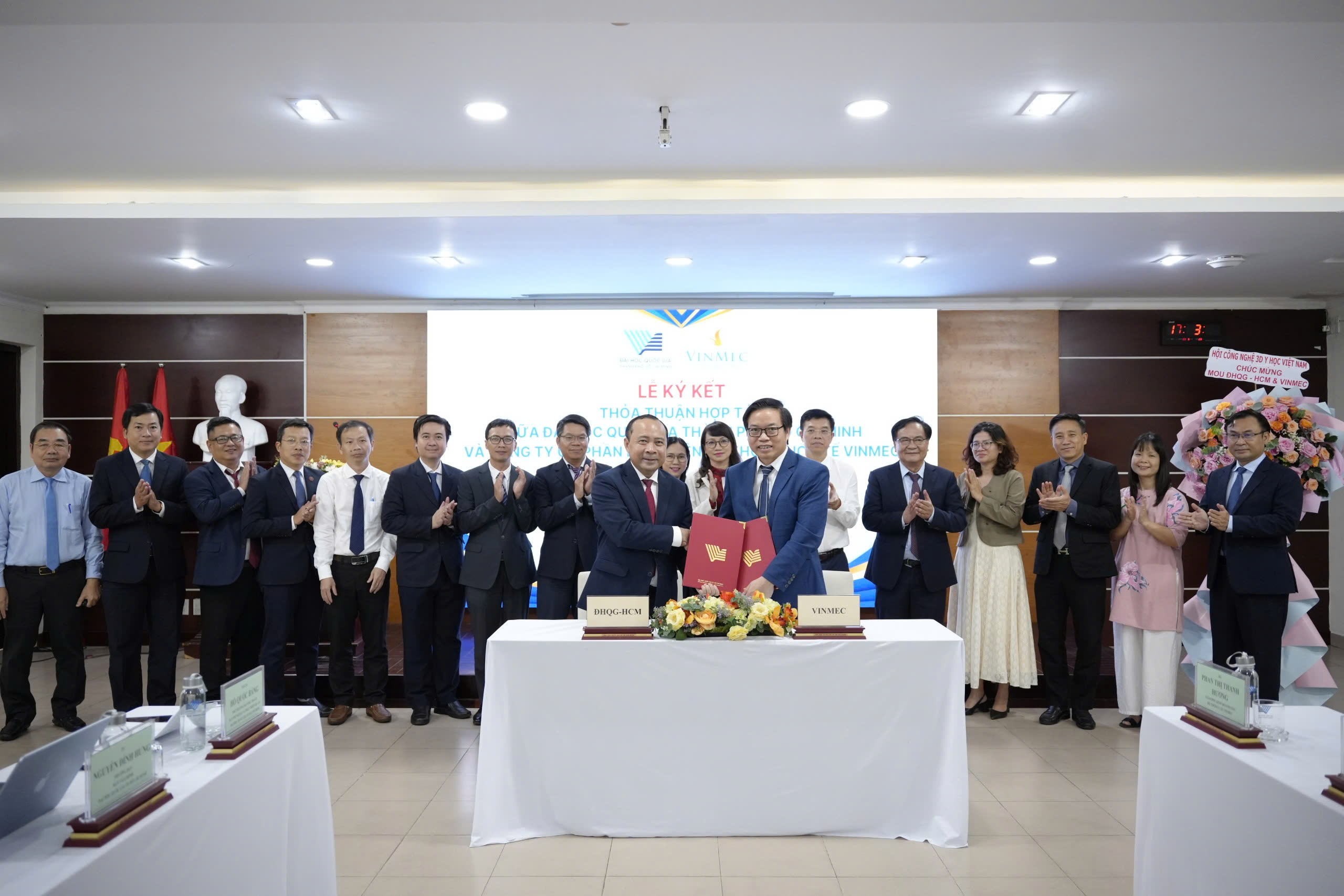 Tại buổi lễ, đại diện hai đơn vị ký kết biên bản thoả thuận hợp tác nhằm tăng cường kết nối về việc đào tạo, nghiên cứu khoa học và phát triển nguồn nhân lực.