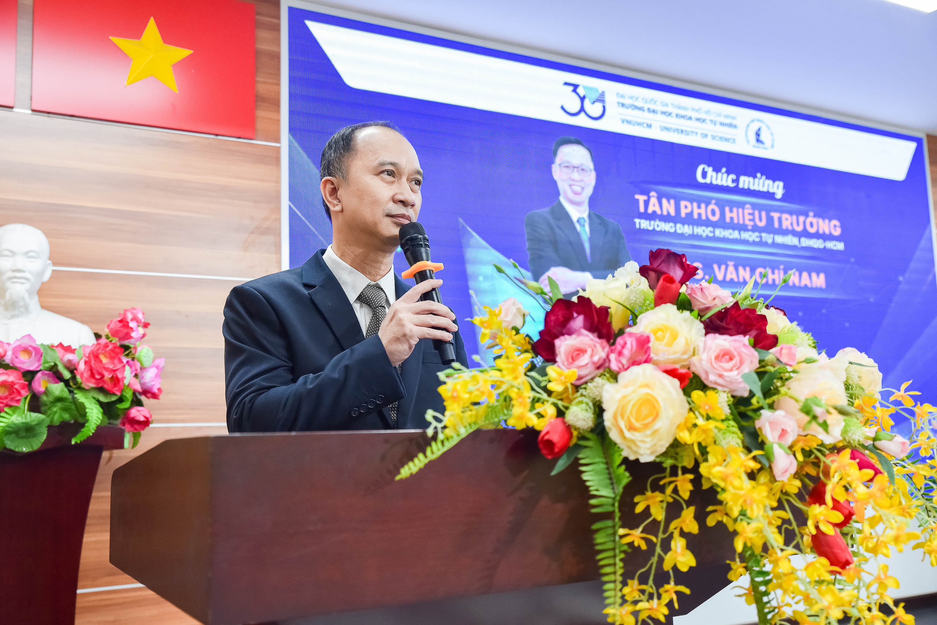 PGS.TS Trần Cao Vinh đánh giá cao năng lực, thái độ và tinh thần trách nhiệm của ThS Nam trong quá trình làm việc.