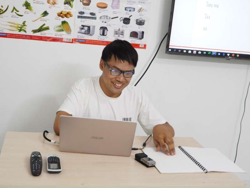 Tình yêu tiếng Việt lạ kỳ của chàng trai khiếm thị người Thái