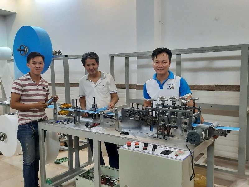 Nhóm giảng viên Trường ĐH Bách Khoa chế tạo hệ thống máy sản xuất khẩu trang y tế