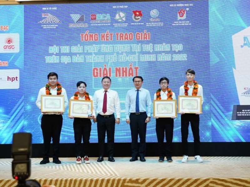 Sinh viên ĐHQG-HCM đoạt 9 giải thưởng về giải pháp ứng dụng AI