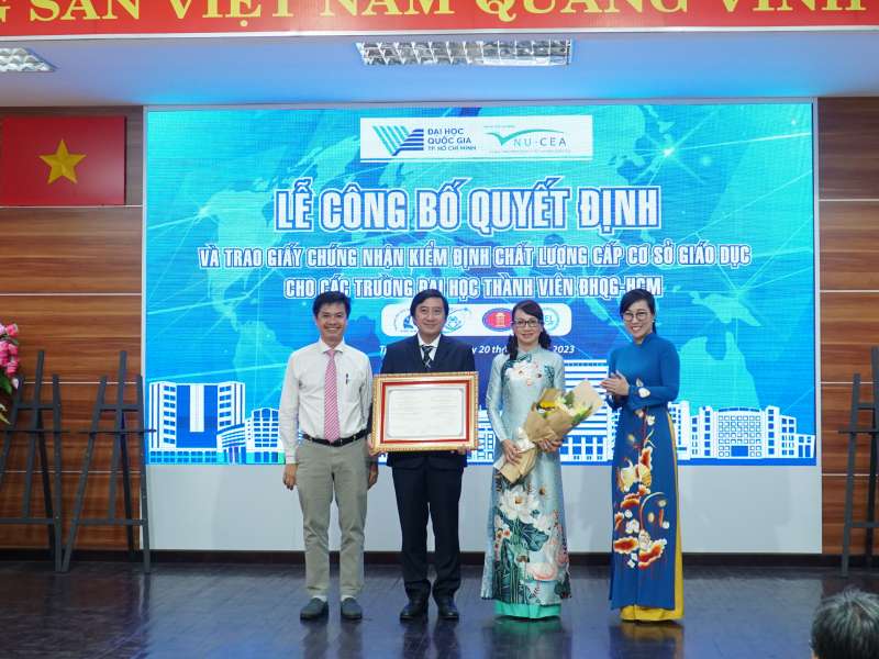 4 member universities of VNUHCM received accreditation certificates
