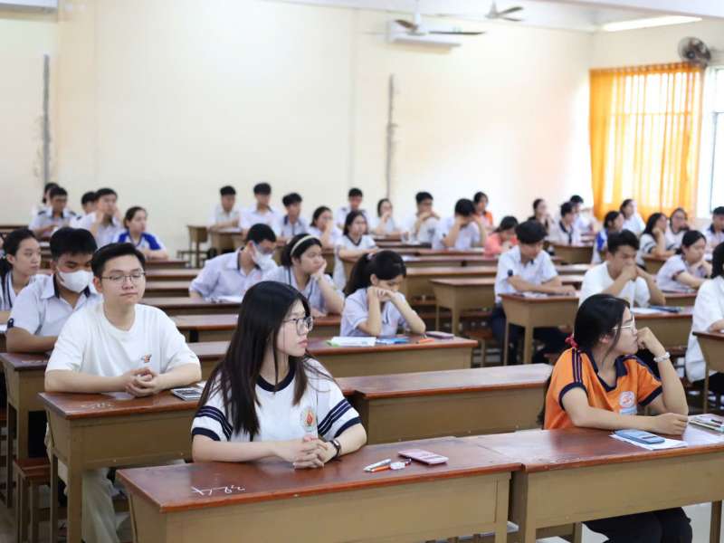 Hội đồng thi Kỳ thi Đánh giá năng lực Đại học Quốc gia TP. Hồ Chí Minh xử lý sự cố phát đề thi chậm tại Cụm thi 50