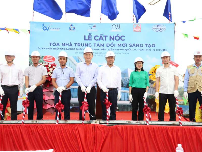 ĐHQG-HCM cất nóc công trình toà nhà Trung tâm Đổi mới sáng tạo trị giá 700 tỷ đồng sau gần 8 tháng thi công